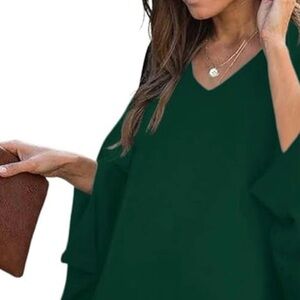 Woman’s plus size XXL green batwing sleeve top.